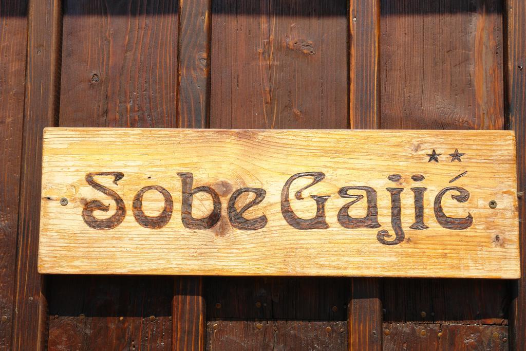 Sobe Gajic เซรมสกี คาร์ลอฟซี ภายนอก รูปภาพ